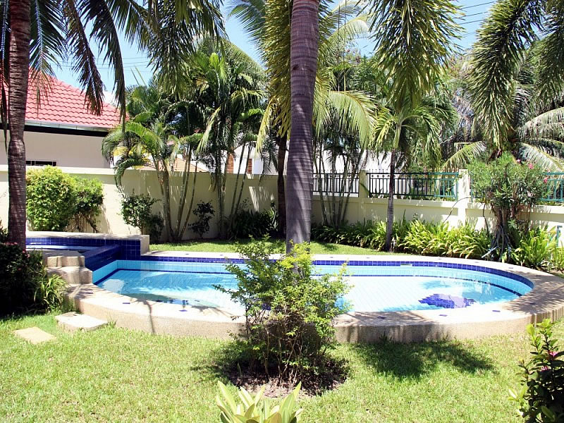 Вилла с бассейном недалеко от Хуа Хина