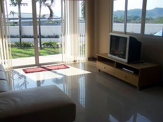 Недорогая двухэтажная квартирам недалеко от центра в аренду в Хуа Хине