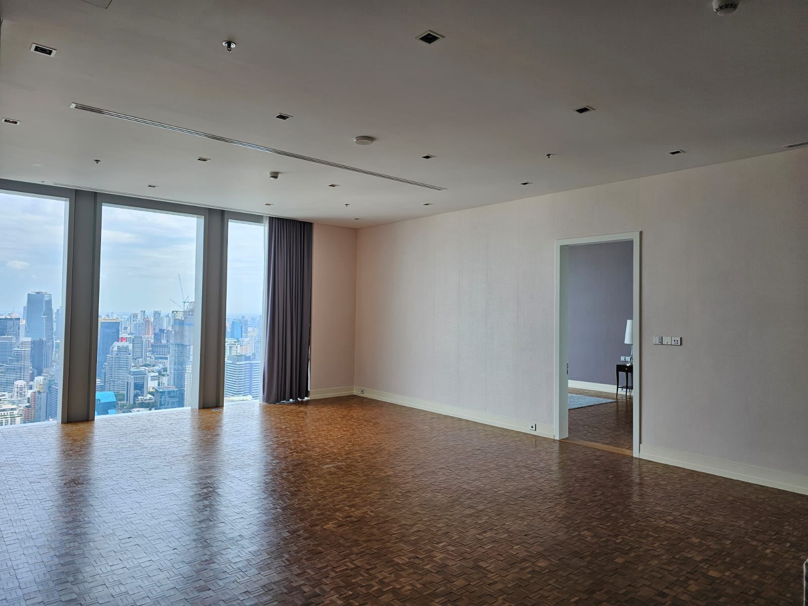 huahinrealty-бангкок-ritz-carlton-residence-151-кв-м-01